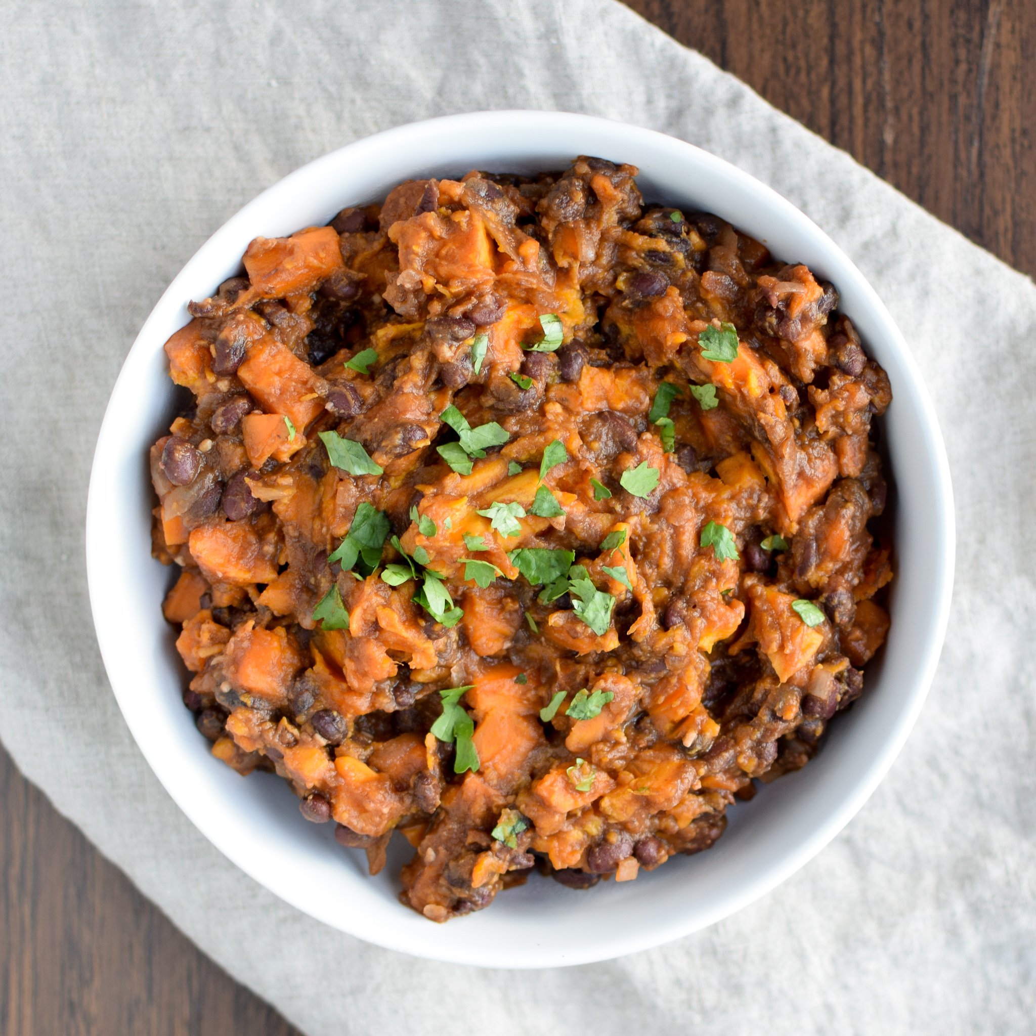 BBQ Black Bean Slow Cooker Sweet Potatoes - Black beans, sweet potatoes, and spicy BBQ sauce. A match made in side dish heaven! - ProjectMealPlan.com