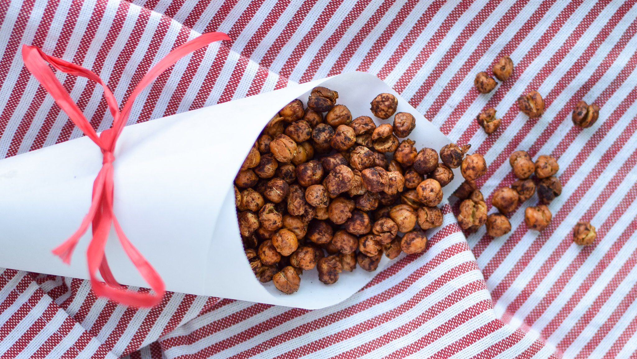 Crispy Cinnamon Roasted Chickpeas - A healthy crunch holiday treat! Four simple ingredients and your home smells amazing! - ProjectMealPlan.com