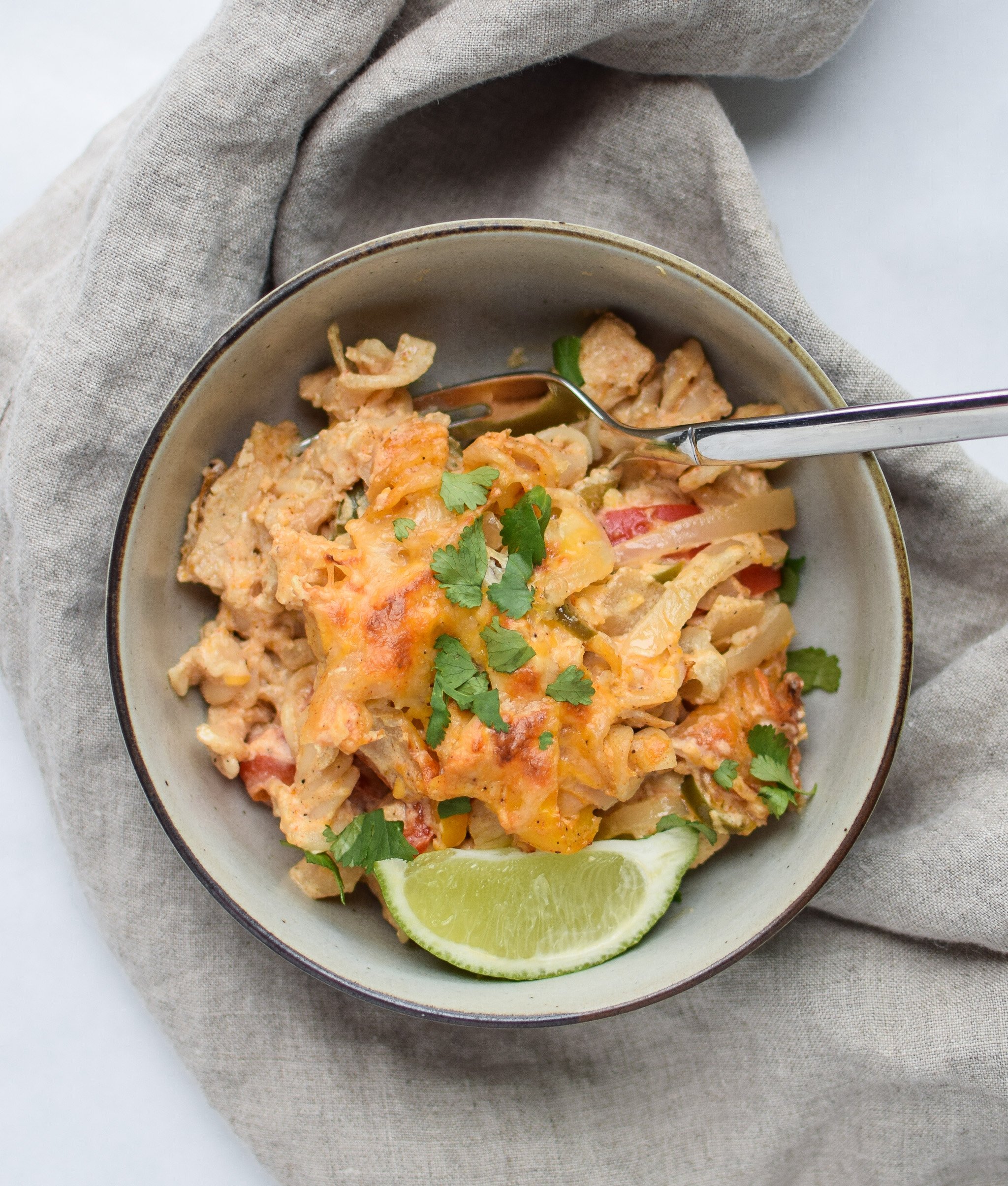 Baked Chicken Fajita Noodle Casserole - All the best chicken fajita flavors with peppers and onions, in casserole form! - ProjectMealPlan.com