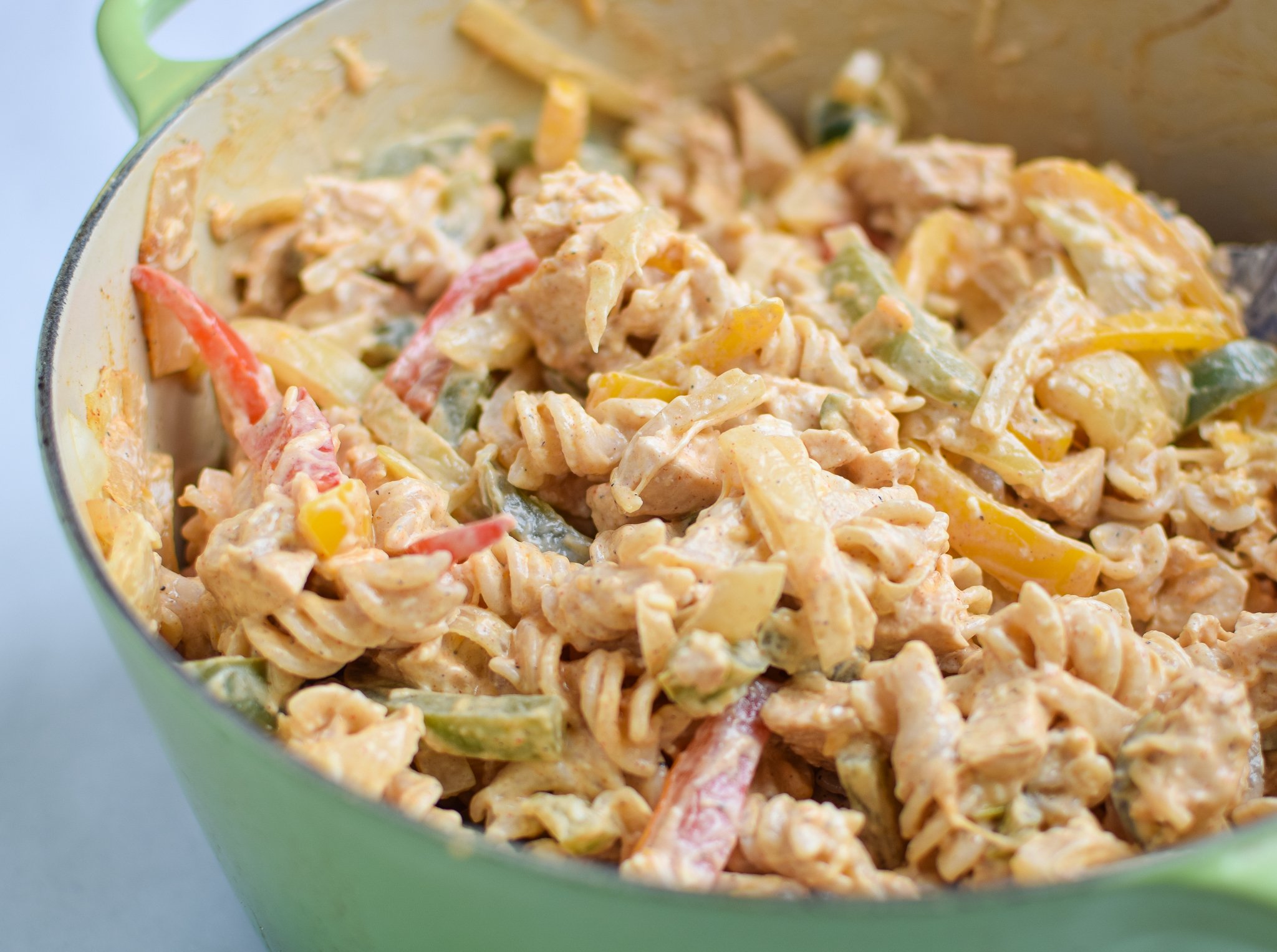 Baked Chicken Fajita Noodle Casserole - All the best chicken fajita flavors with peppers and onions, in casserole form! - ProjectMealPlan.com