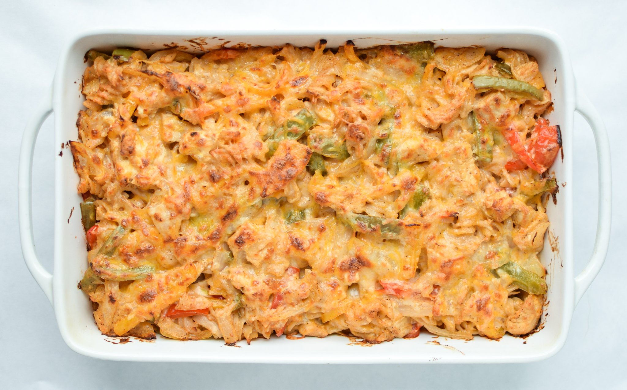 Baked Chicken Fajita Noodle Casserole - All the best chicken fajita flavors with peppers and onions, in casserole form! - ProjectMealPlan.com