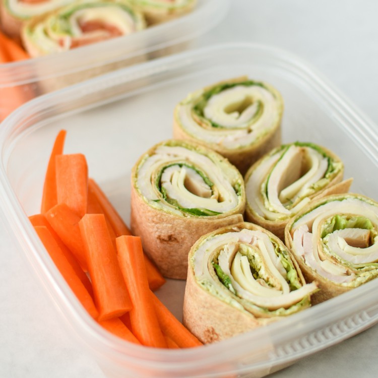 Turkey Pesto Tortilla Pinwheels - My favorite deli cold lunch in a homemade version PLUS pesto!! LOVE. - ProjectMealPlan.com