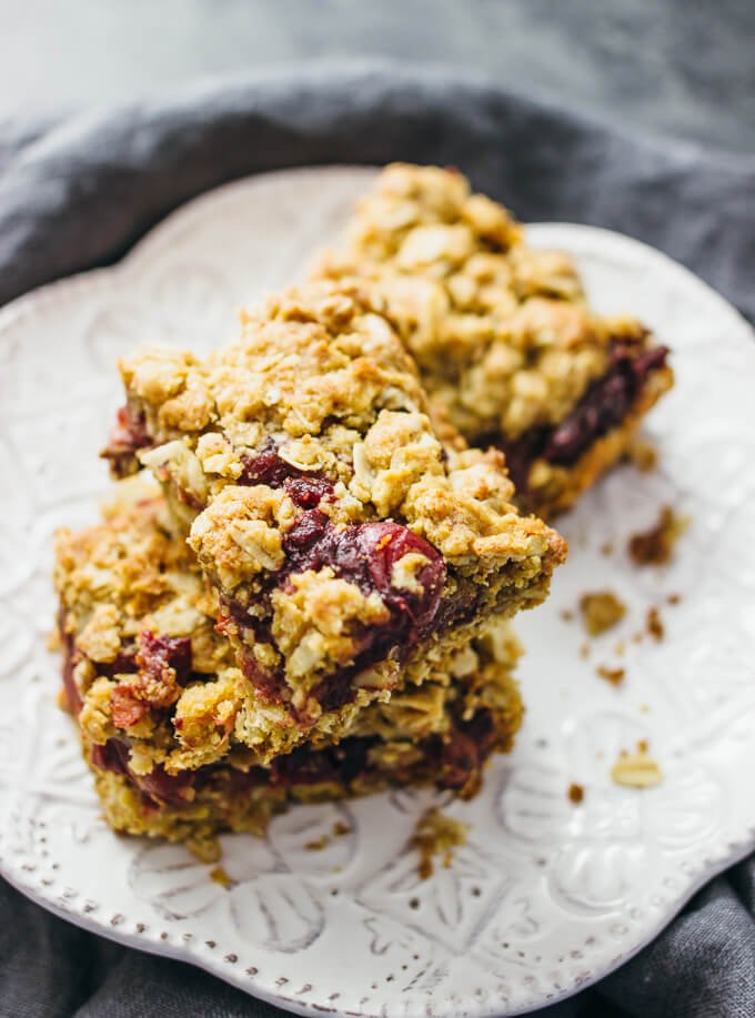 12 Ways to Turn Thanksgiving Leftovers Into Glorious Breakfast Food - Delicious Cranberry Sauce Oatmeal Bars can be made with leftover cranberry sauce! - ProjectMealPlan.com