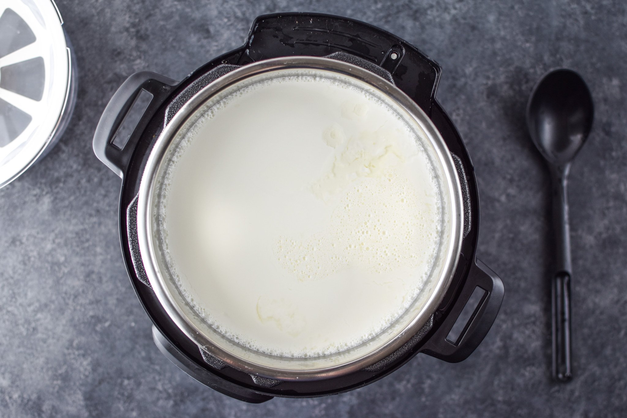 A fully incubated pot of yogurt viewed from above.