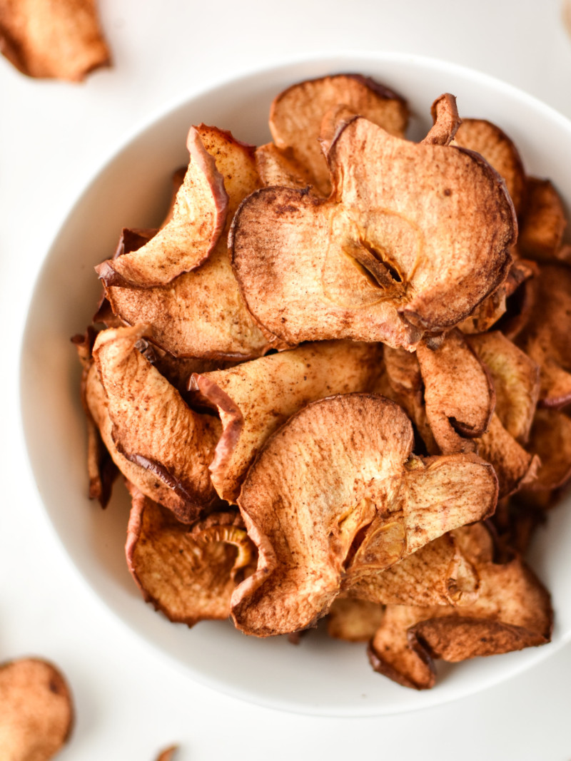 how to make air fryer apple chips hero