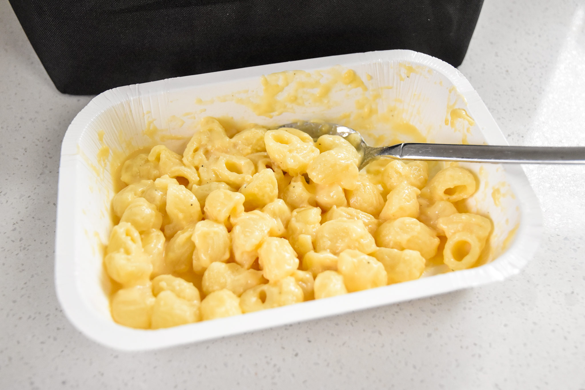 https://cdn4.projectmealplan.com/wp-content/uploads/2021/01/hot-logic-review-macaroni-and-cheese-cooked.jpg