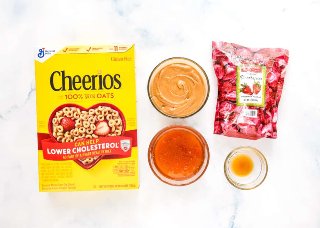 ingredients required to make the strawberry peanut butter cheerios bars.