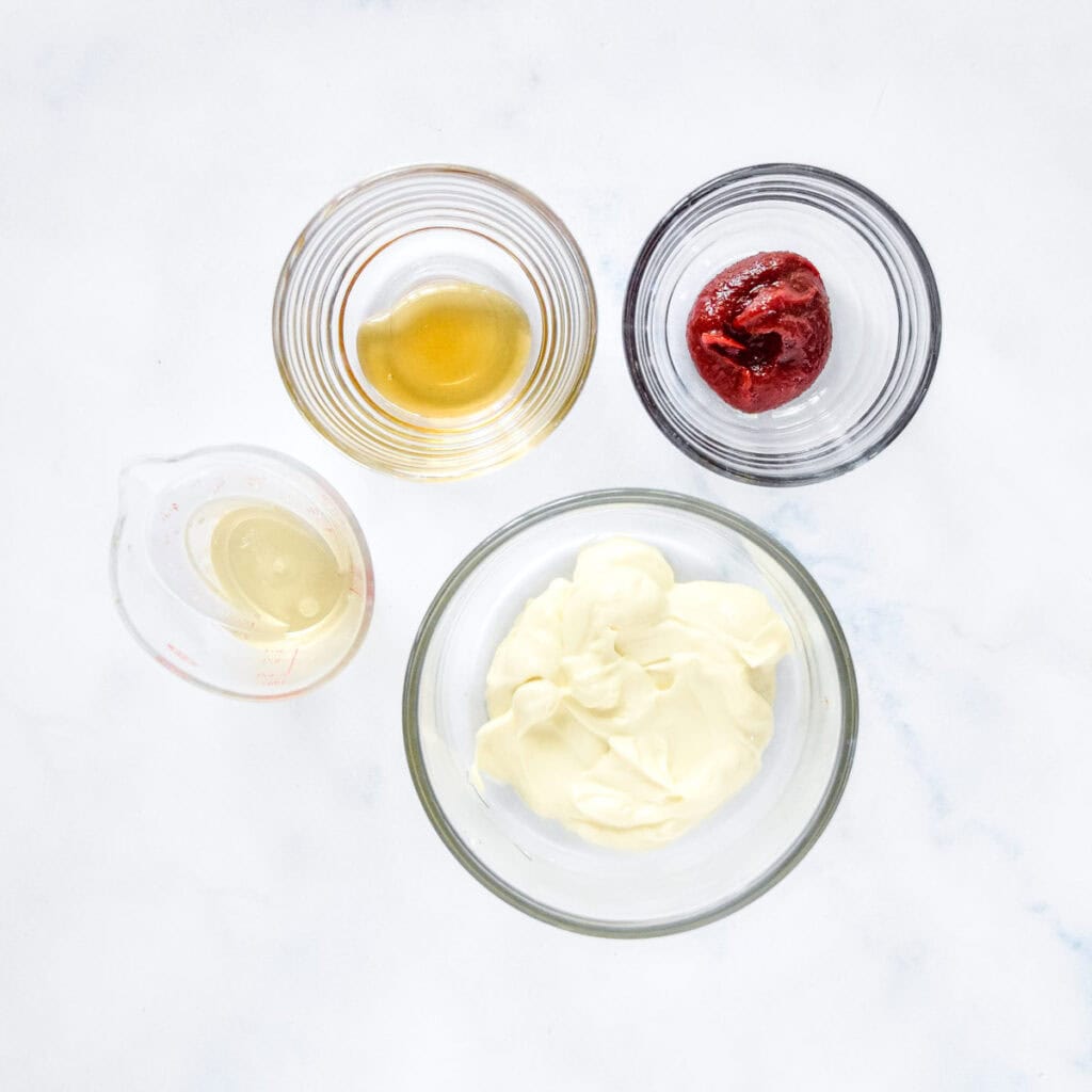 ingredients for the mayo gochujang drizzle.